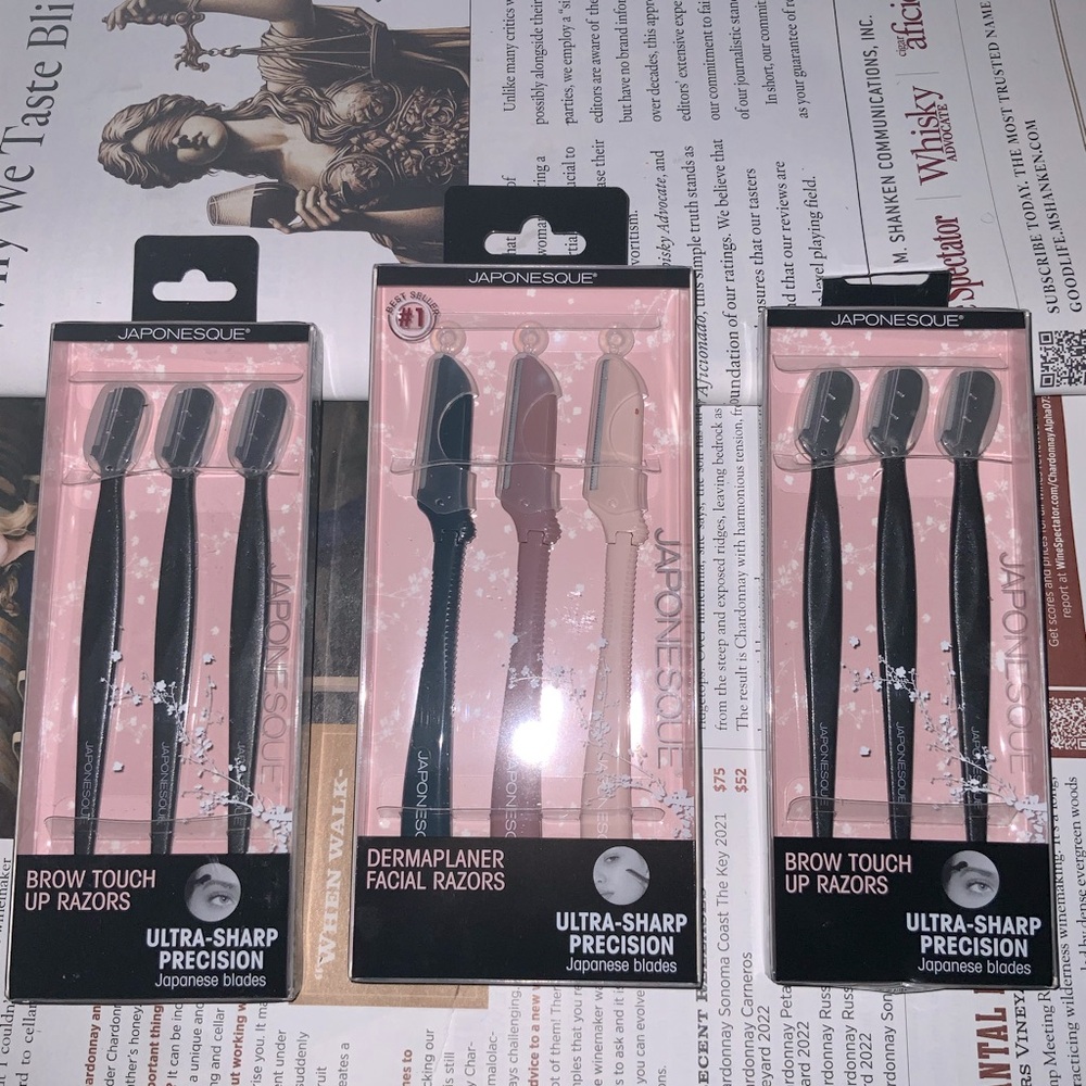 Eyebrow razors